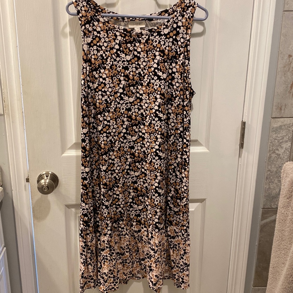 Sleeveless mid length dress with ruffles bottom